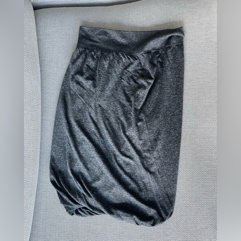 Stretchy and comfy Lululemon Bubble Skirt, size 6